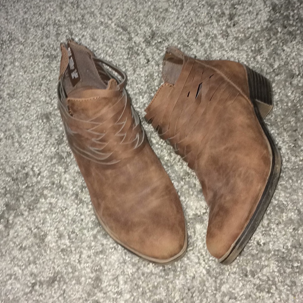 Women’s brown So booties size 6.5